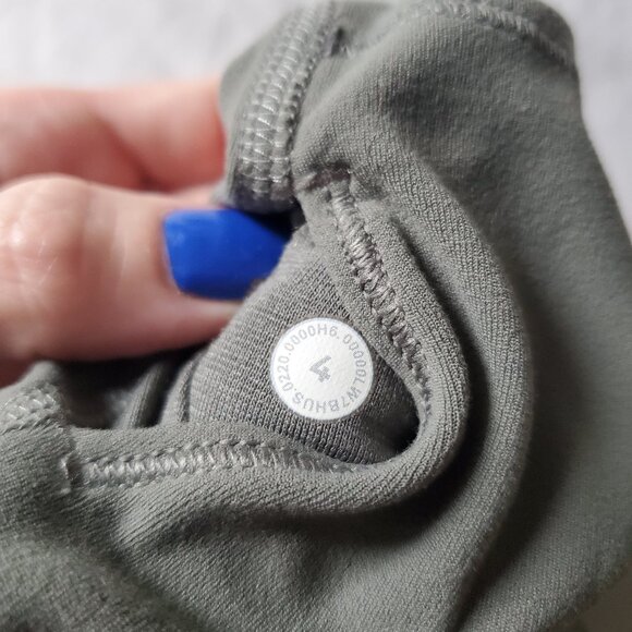 Lululemon size 4 Super High Rise Align Shorts - Grey Sage - Picture 4 of 4